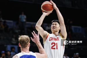 媒体人：山西男篮连续引援再追求胡金秋 CBA真值得投这么多钱？