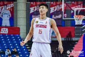 直播吧：同曦男篮计划签约李玮颢