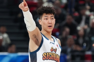 直播吧：南京同曦将与李玮灏签下3年C类合同