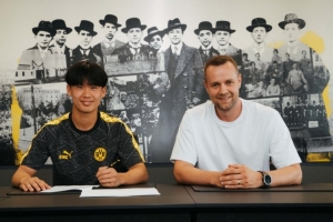 首秀破门！图片报：日本18岁小将山本天翔已获得多特球迷认可