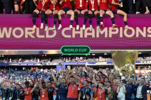 从2023到2026，西班牙成首个男女足连续夺世界杯冠军的国家