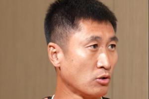 马宁用英文复述恩博洛假摔被罚下场！球迷调侃：中式英语