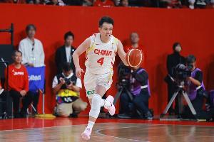 稳定发挥！赵继伟半场4投2中&三分3中1 得到5分1板3助