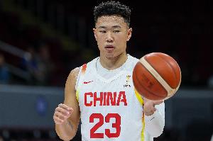 中规中矩！贺希宁全场7投3中&罚球2中2 得到9分2板1助